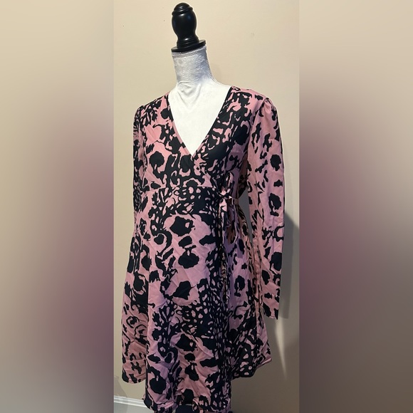Missguided Dresses & Skirts - MISSGUIDED Maternity Pink Black Floral Lace Print Longsleeve Wrap Dress 6